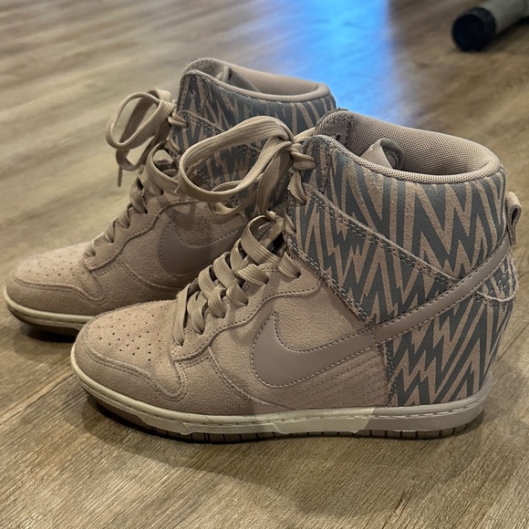 Women's Nike High-Top Wedge Sneakers Size 7.5 - Picture 2 of 9